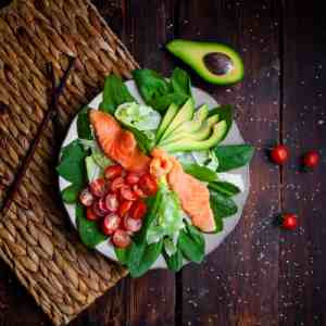 Losos proteinska salata